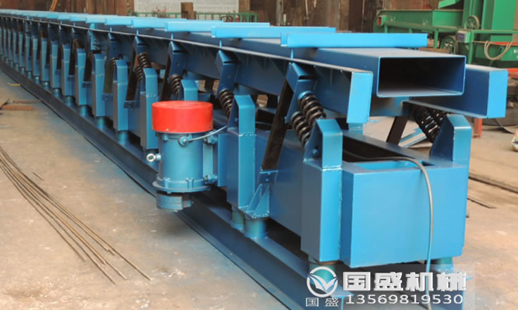 耐高溫長距離振動(dòng)給料機(jī)